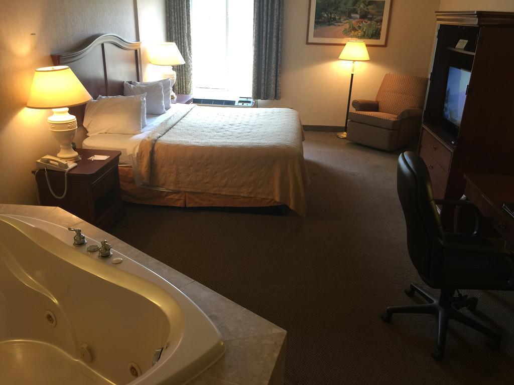 Quality Inn & Suites Danville Esterno foto
