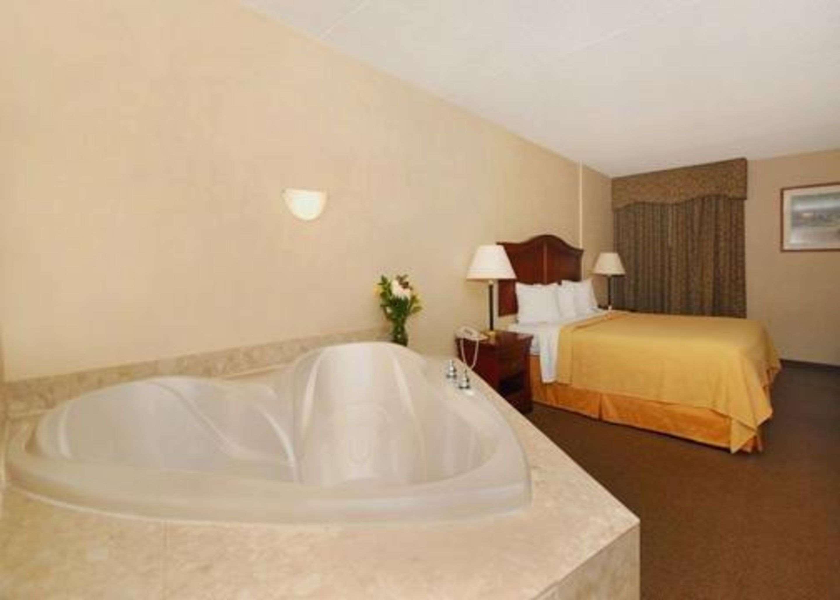 Quality Inn & Suites Danville Esterno foto